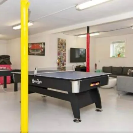 Large Activity House With Free Waterpark And Bowling